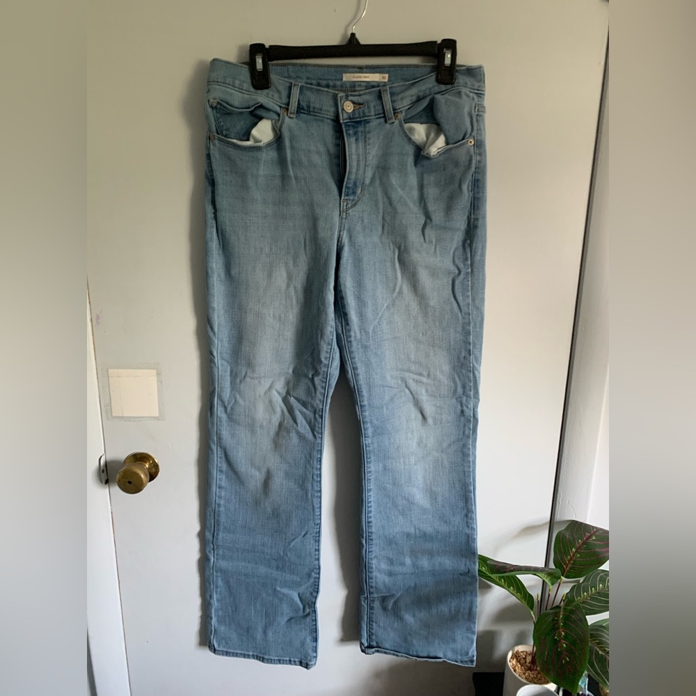 Levi’s Bootcut Highrise Light Wash Jeans